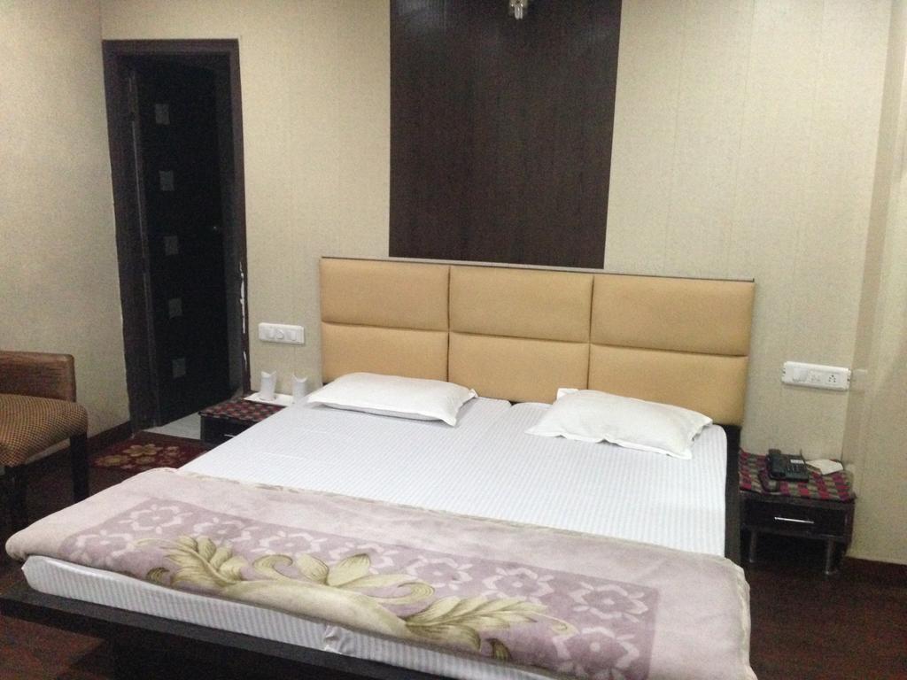 Hotel Silver Stone Ludhiana Exterior photo