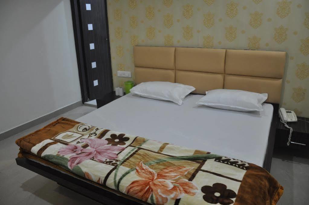 Hotel Silver Stone Ludhiana Exterior photo